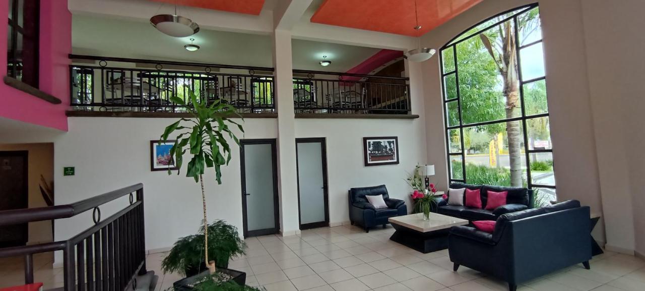 Hotel Ejecutivo Aeropuerto Alvaro Obregon Екстериор снимка