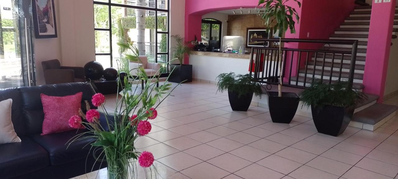 Hotel Ejecutivo Aeropuerto Alvaro Obregon Екстериор снимка