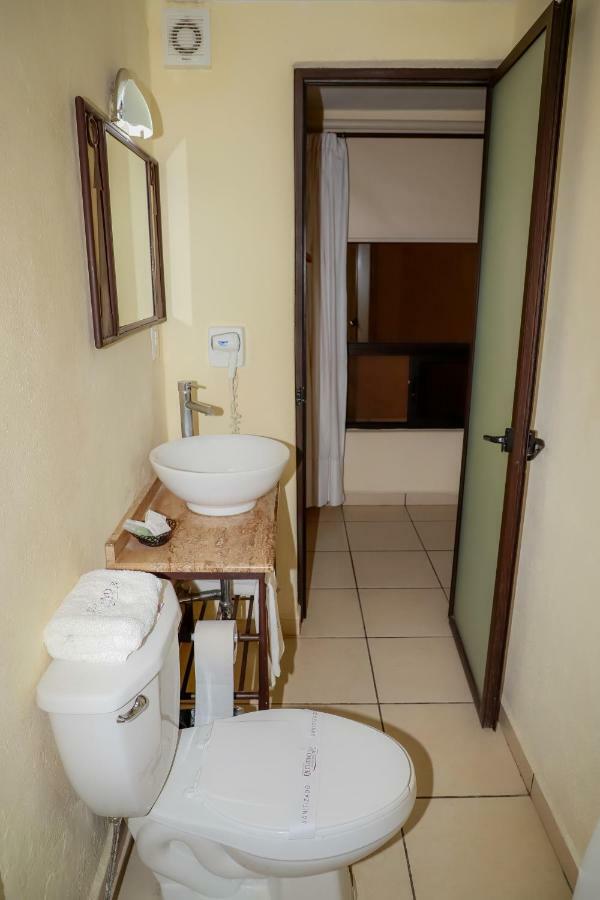 Hotel Ejecutivo Aeropuerto Alvaro Obregon Екстериор снимка